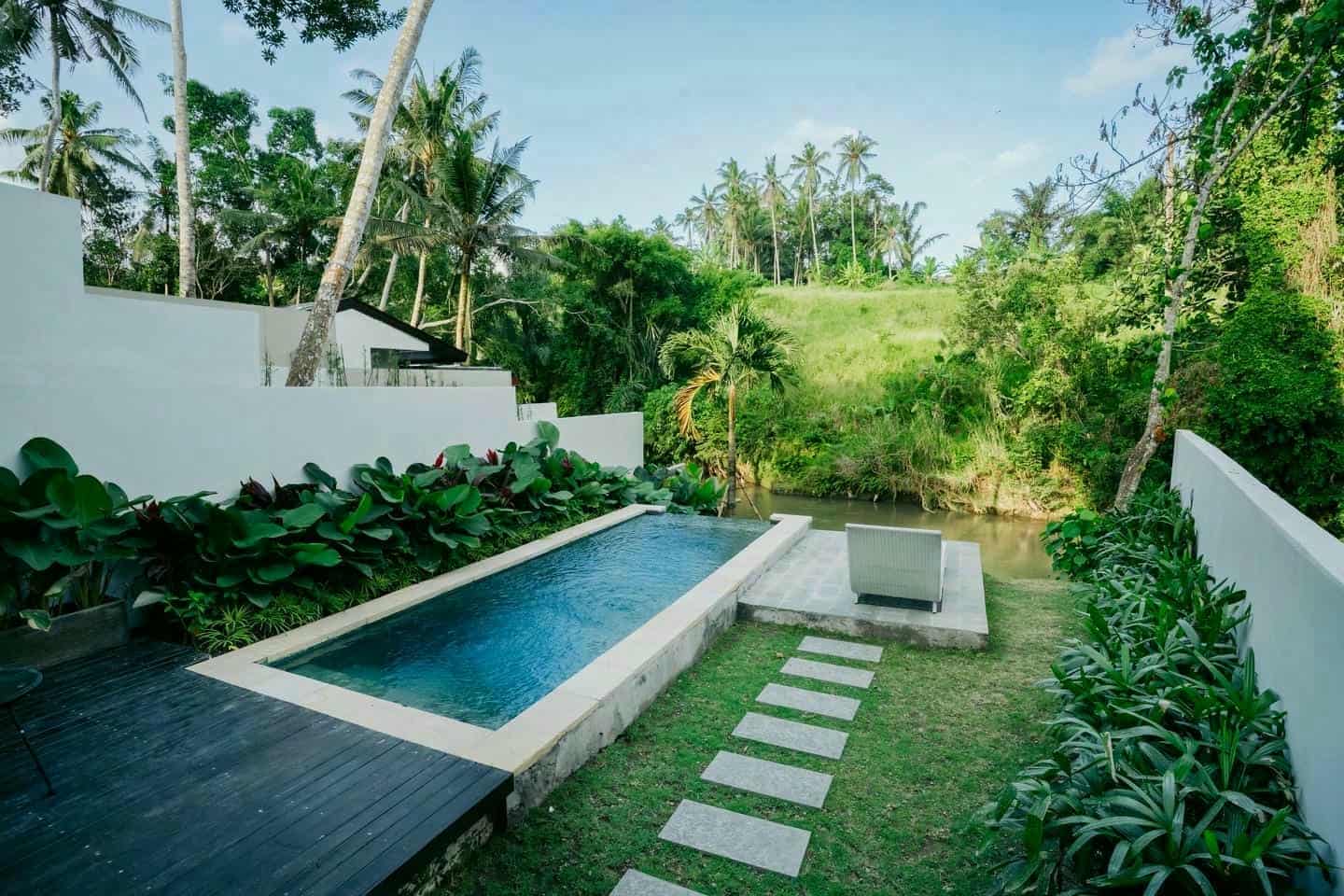 RIVER AND JUNGLE VIEWS 1 BEDROOM VILLA FOR SALE LEASEHOLD IN UBUD BE-2301